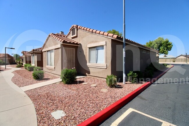 Foto del edificio - 7040 W Olive Ave