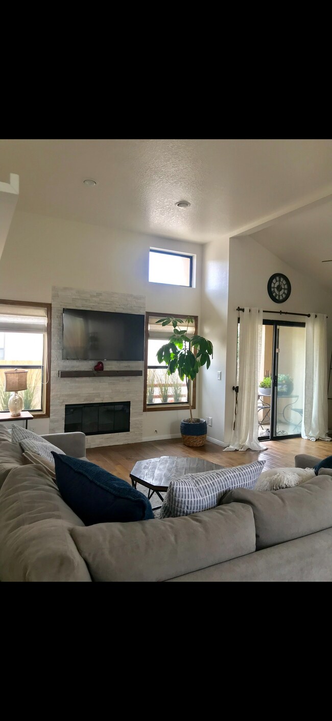 Foto del edificio - 4255 Las Virgenes Rd