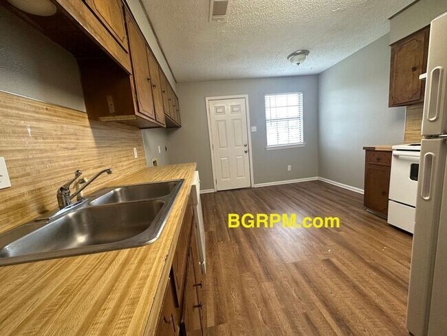 Building Photo - 2 Bd, 1 Ba, duplex in Jacksonville