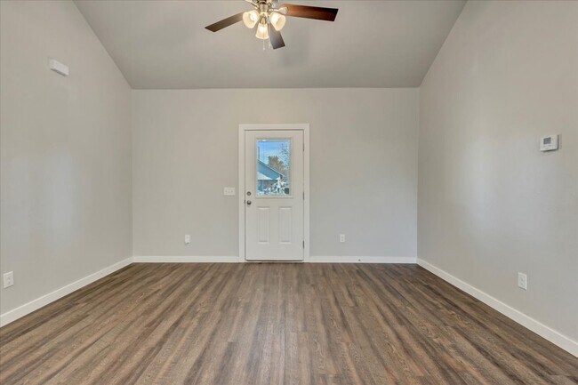 Foto del edificio - 414 N Tucker Ave