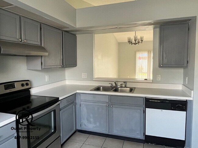 Building Photo - Fantastic Spacious 3/2 Town Home (Towncent...