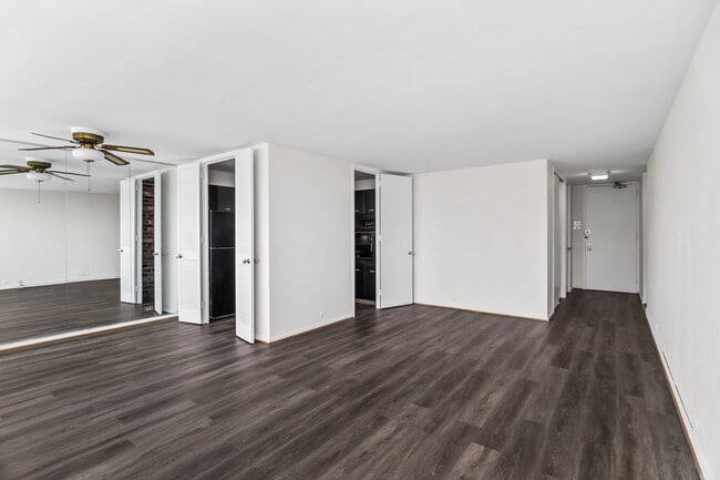 Building Photo - 4800 S Chicago Beach Dr