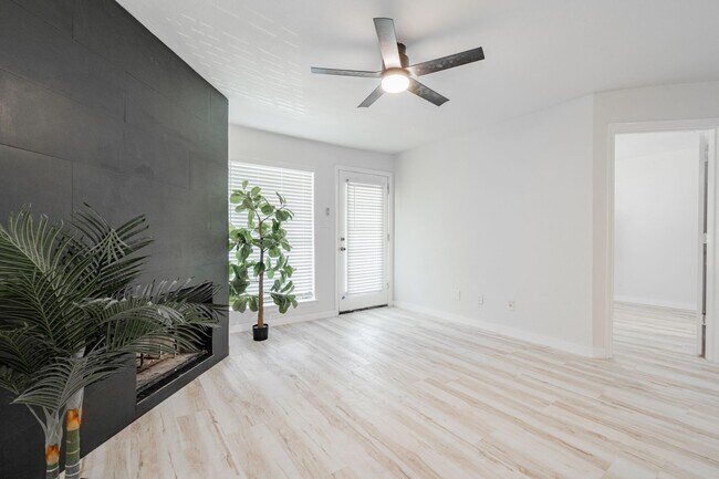 Foto del edificio - 6108 Abrams Rd
