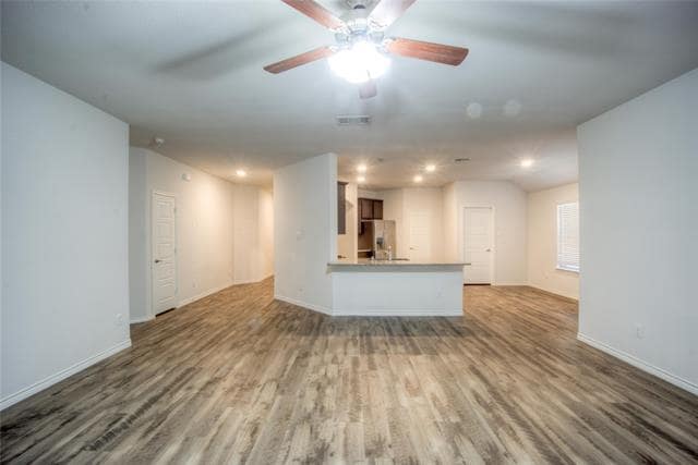 Building Photo - 621 Jamestown Ln