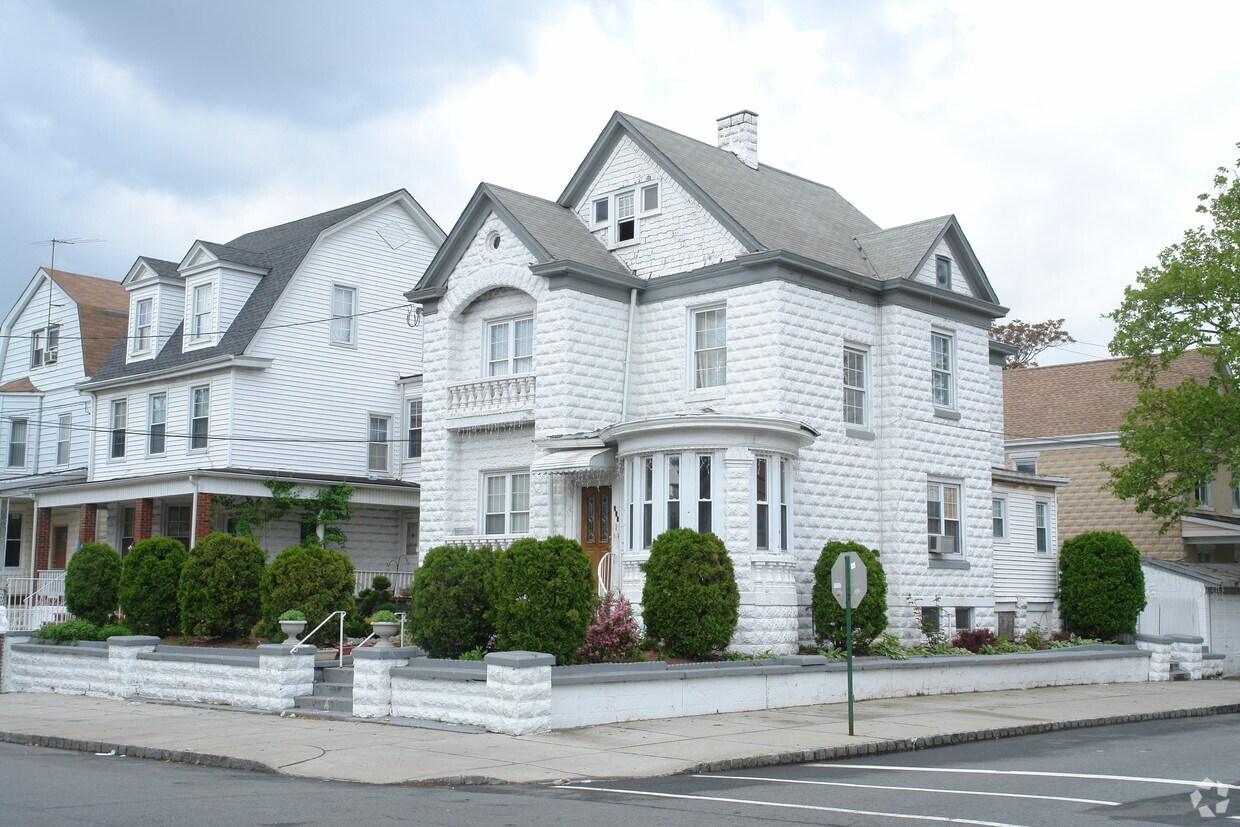Primary Photo - 139 State St