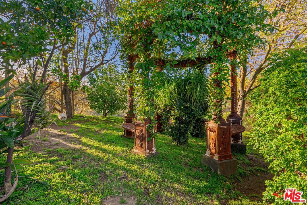 Foto del edificio - 20333 Reigate Rd