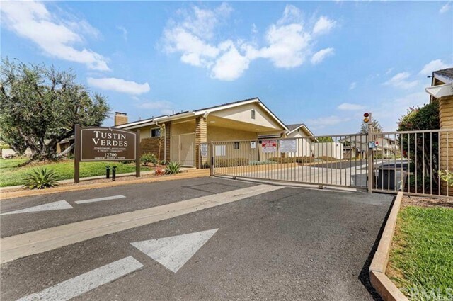 Foto del edificio - 12700 Newport Ave