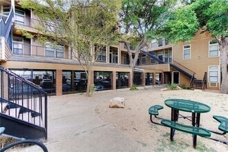 Building Photo - 2802 Nueces St