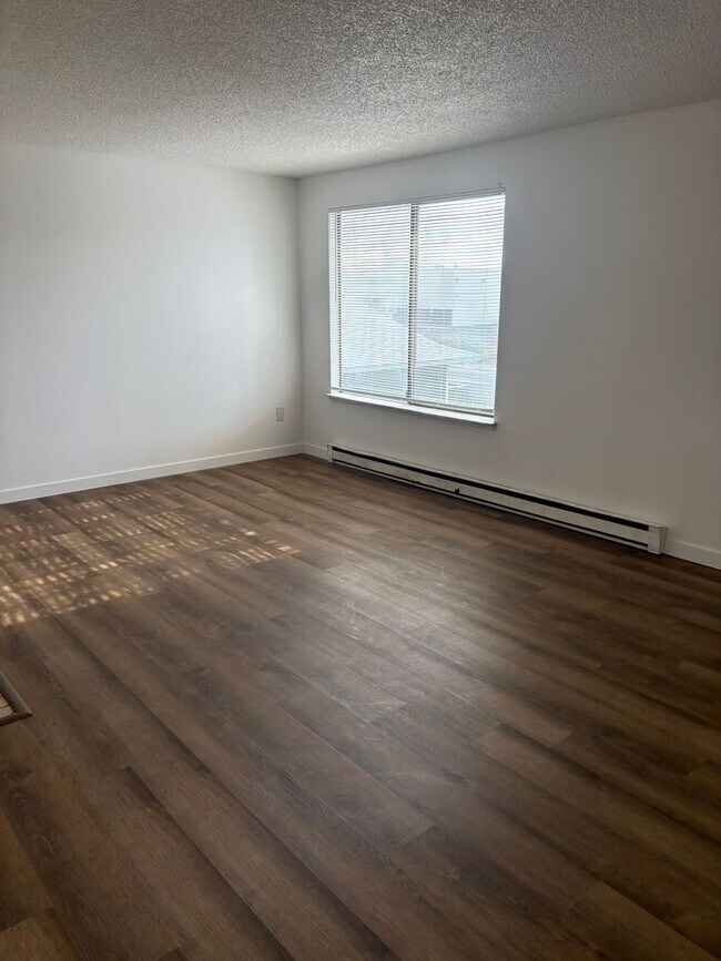 Foto del edificio - MP82 - 6119-6123 N. Addison St.