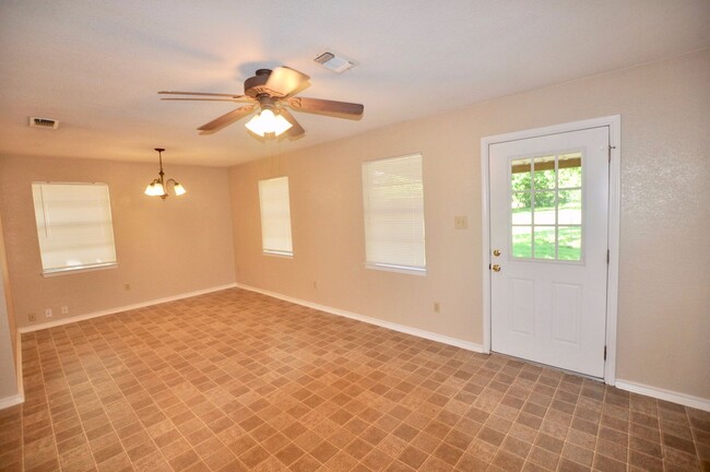 Foto del edificio - FOR LEASE! 3 BR - 2 BA - 1 Car Garage - Br...