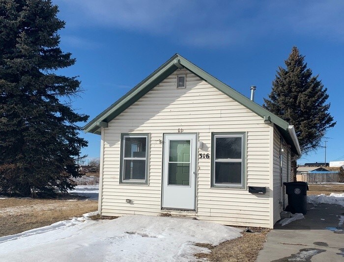 Foto principal - 316 W 10th St