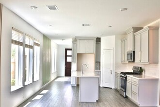 Building Photo - 17631 Carnation Gln Dr