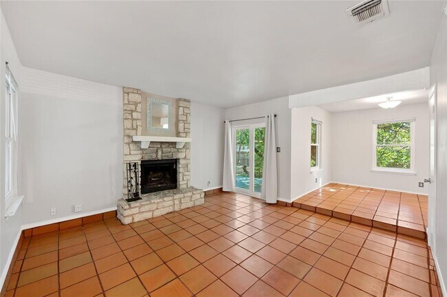 Foto del edificio - 10006 Wildflower Ln