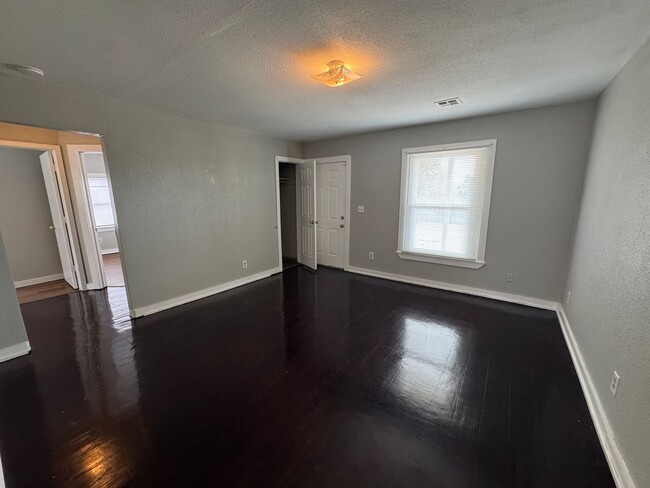 Foto del edificio - 3 Bedroom Home NE OKC