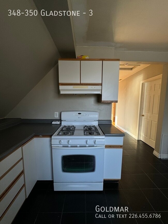 Building Photo - Beautiful Open concept Unit right off of Riverside Drive!