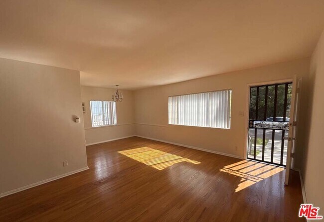Foto del edificio - 1135 S Oakhurst Dr