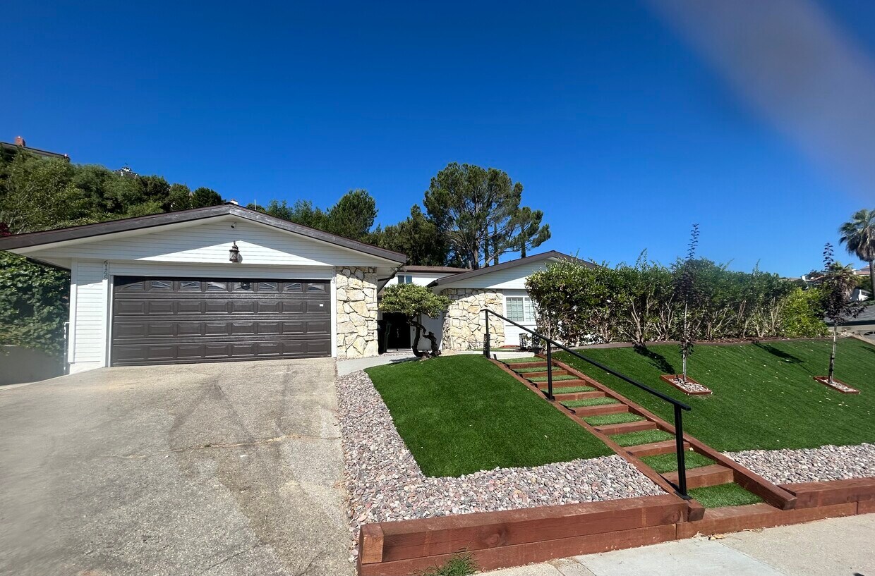 Primary Photo - 6145 Rod Ave