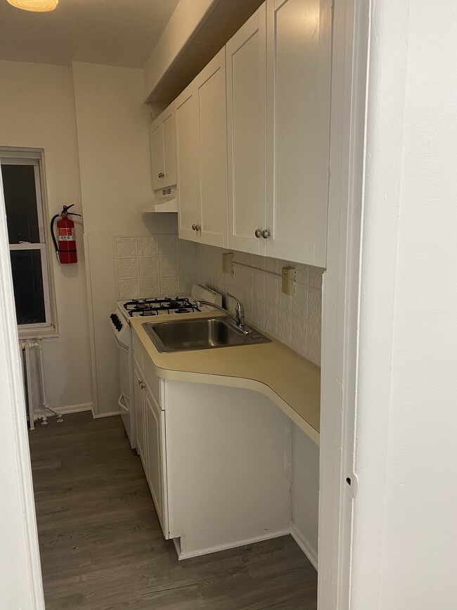 Building Photo - 140 Farnsworth Ave