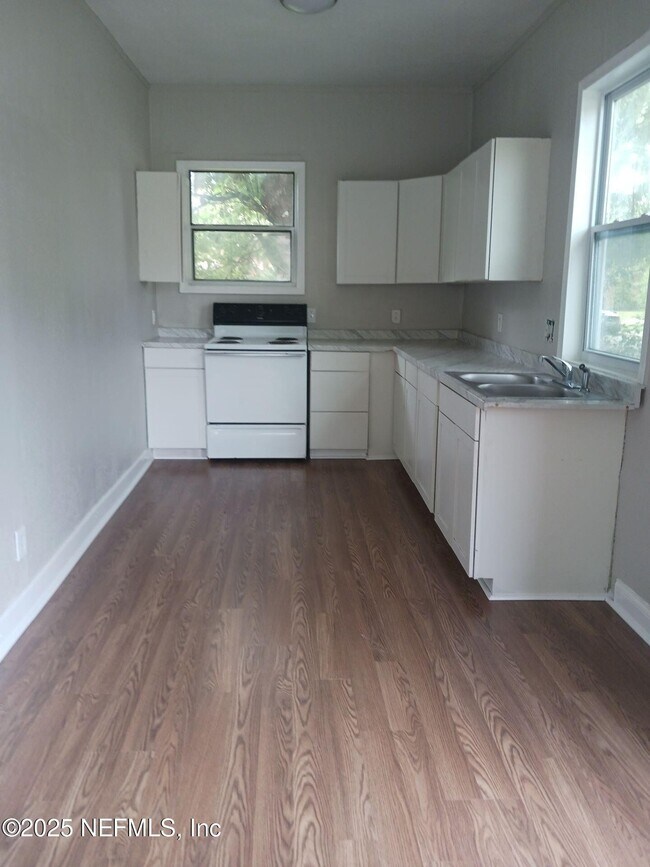 Foto del edificio - 3323 Stuart St