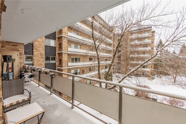 Foto del edificio - 2202 Acacia Park Dr