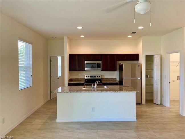 Foto del edificio - 1625 NW 5th Pl