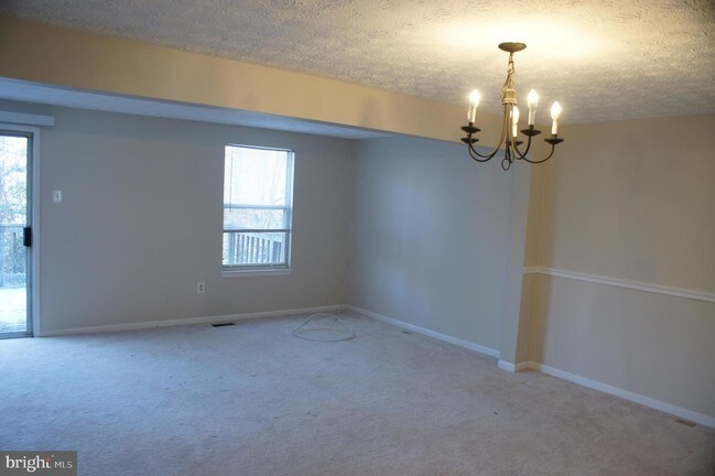 Building Photo - 527 Oakmont Ct