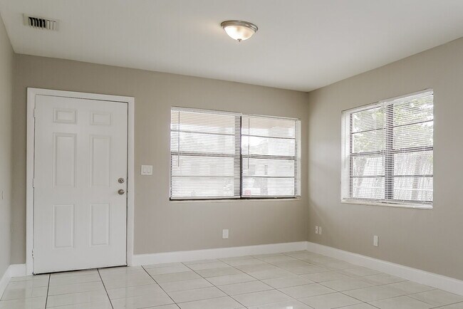 Foto del edificio - 5201 SW 24th St