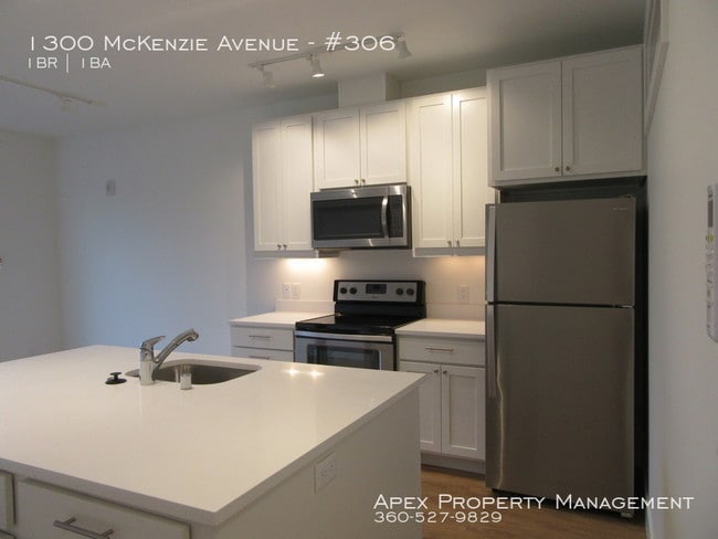 Building Photo - 1300 McKenzie Ave