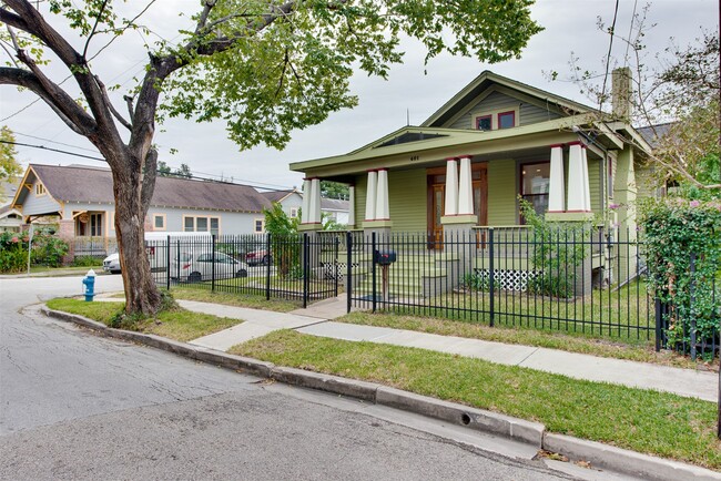 Building Photo - 401 Willard St