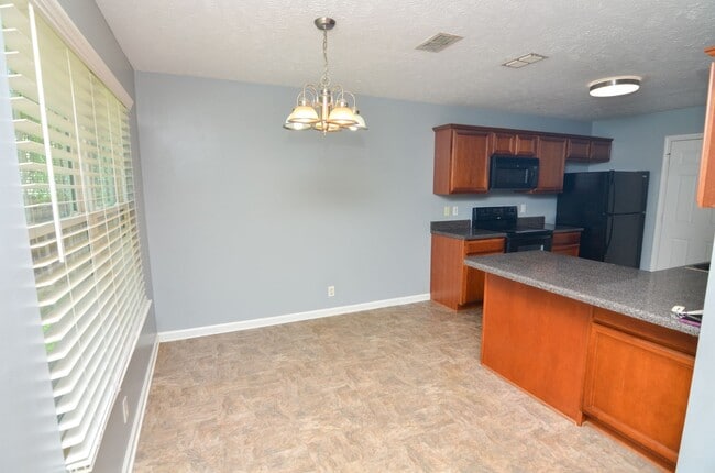 Building Photo - 1728 Odessa Ave