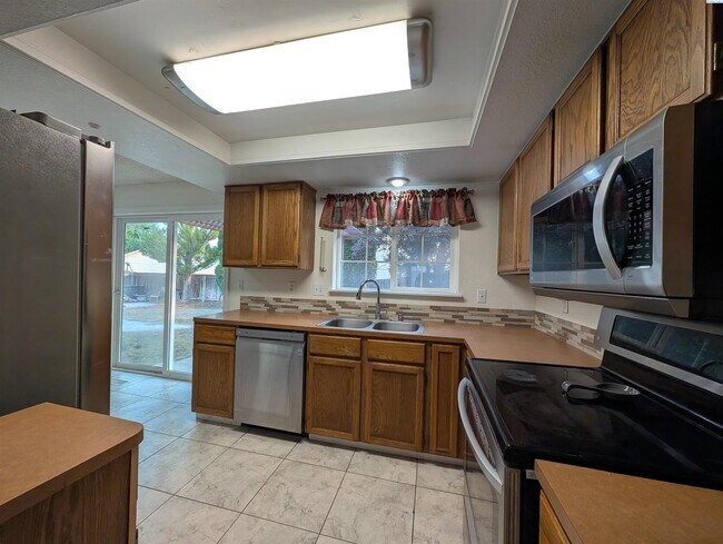 Foto del edificio - HALF OFF FIRST MONTH! Close to Everything!