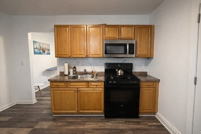 EAT IN KITCHEN - 9 Washington St