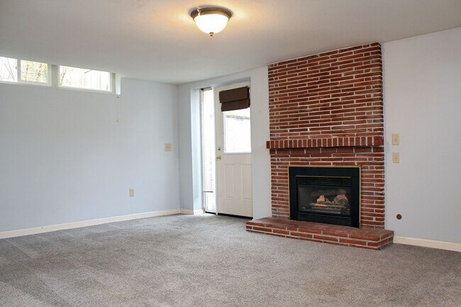 Building Photo - Spacious 1 Bedroom ADU Apartment in the He...