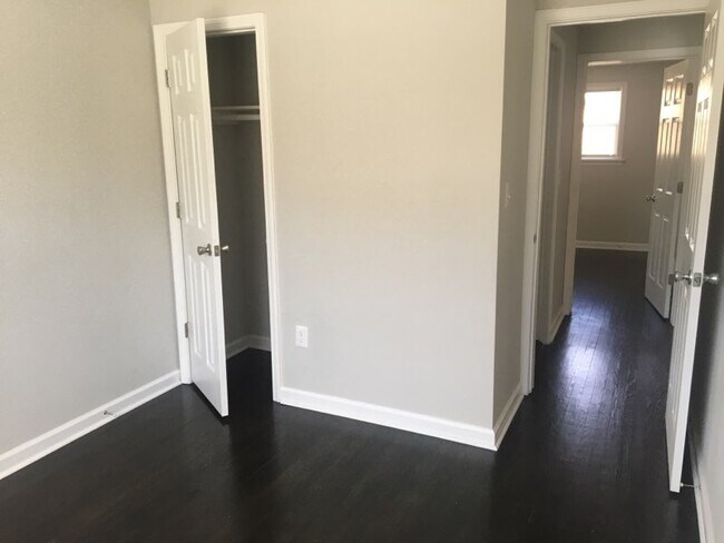 Building Photo - 1703 Lafayette Dr