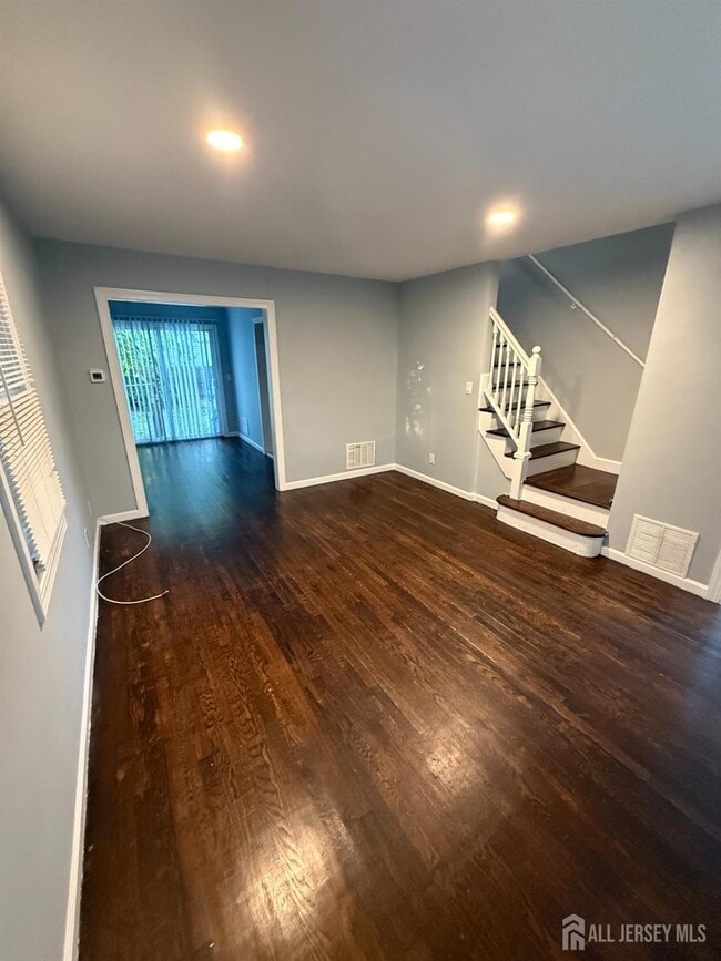 Building Photo - 43 Crampton Ave