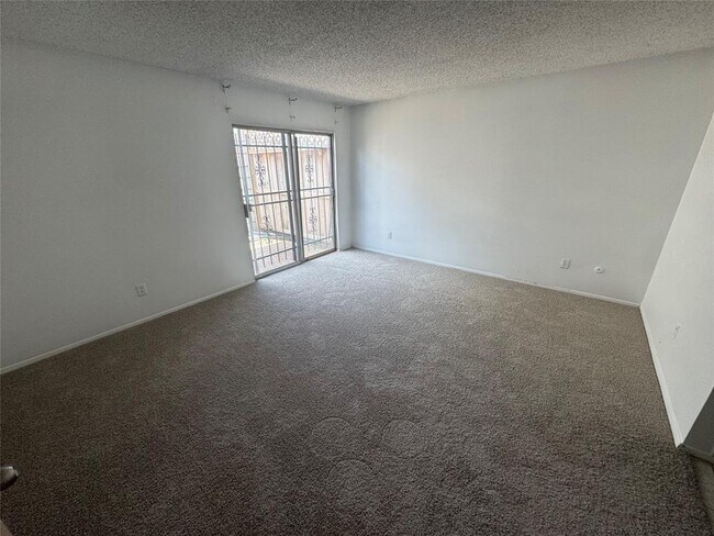 Foto del edificio - 5842 Sampley Way