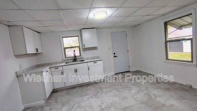 Building Photo - 225 W Robb Ave