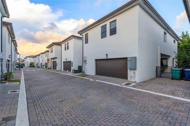 Foto del edificio - 4363 NW 81st Ave