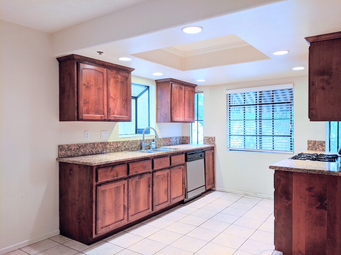 Kitchen - 27 Palmetto Dr