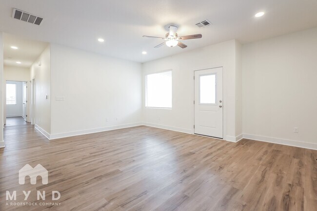 Foto del edificio - 5802 E Bristol Cir