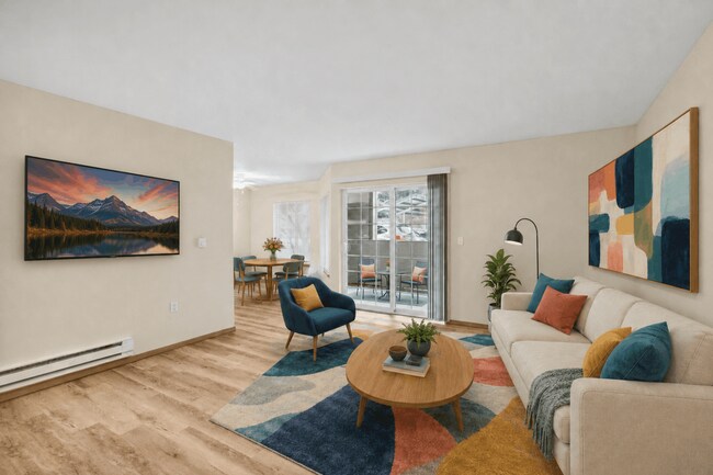 Amplia sala de estar y comedor diáfanos con acceso directo a un patio cubierto privado. - Tudor Village at the Mall Apartments