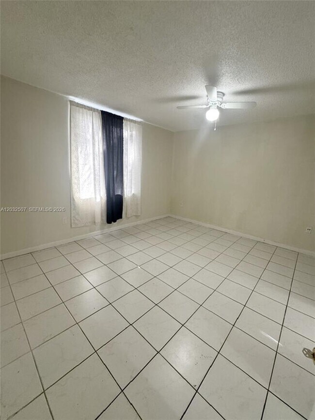 Building Photo - 10000 NW 80th Ct