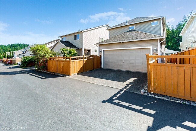 Building Photo - 3 br, 2.5 bath House - 18230 97th Avenue C...
