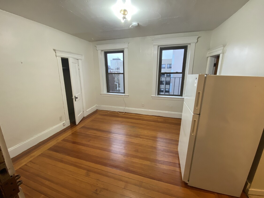 Primary Photo - 59 Burbank St