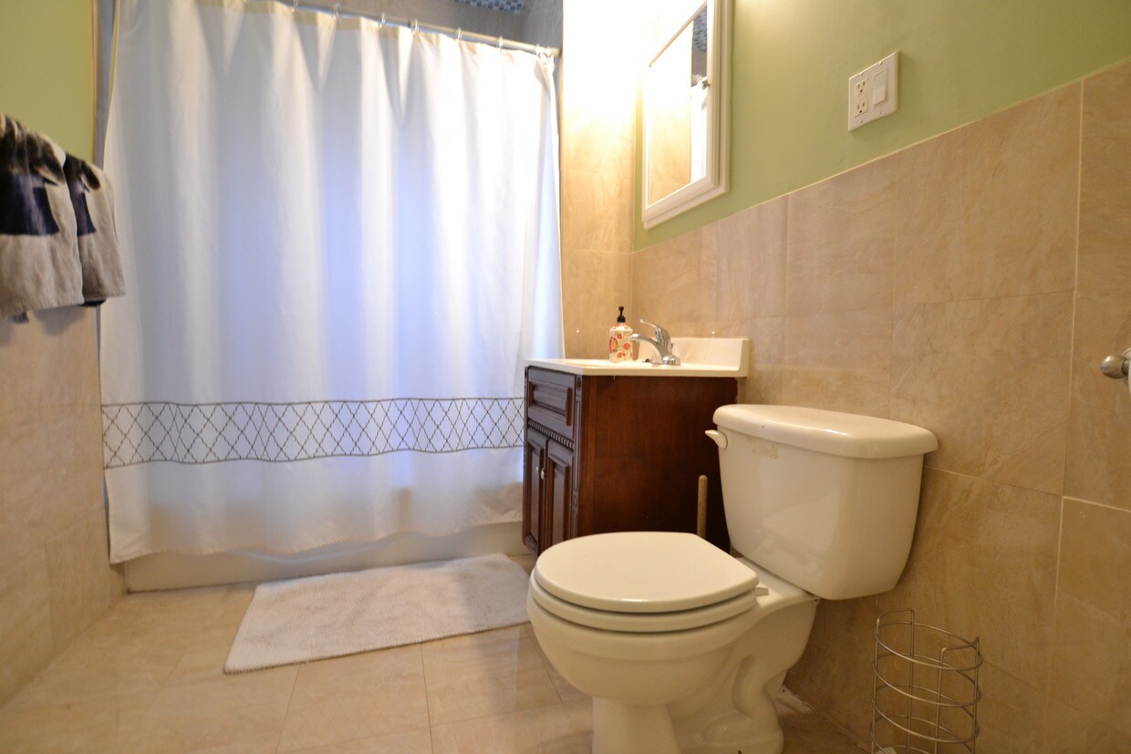 Primary Photo - 68 Etna St