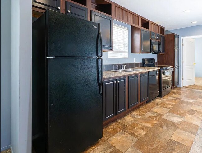 Building Photo - 6 Northglen Dr