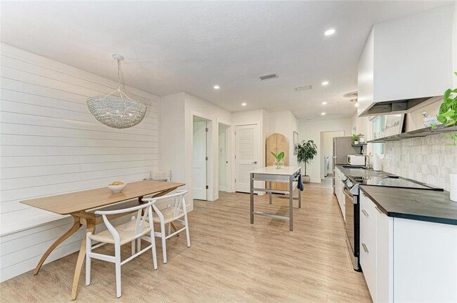 Building Photo - 302 San Marco Dr