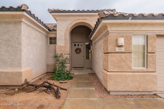 Building Photo - 7951 E Posada Ave