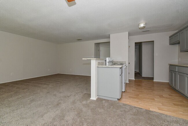 Building Photo - 1703 La Fontaine Ln