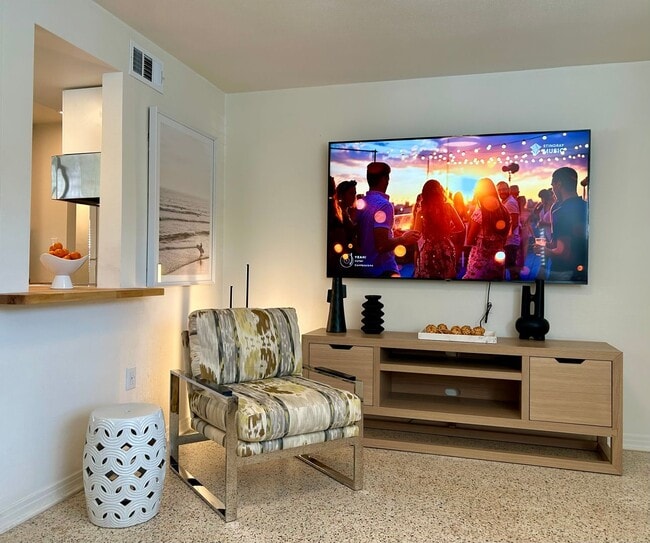 Photo - Columbia Apartment